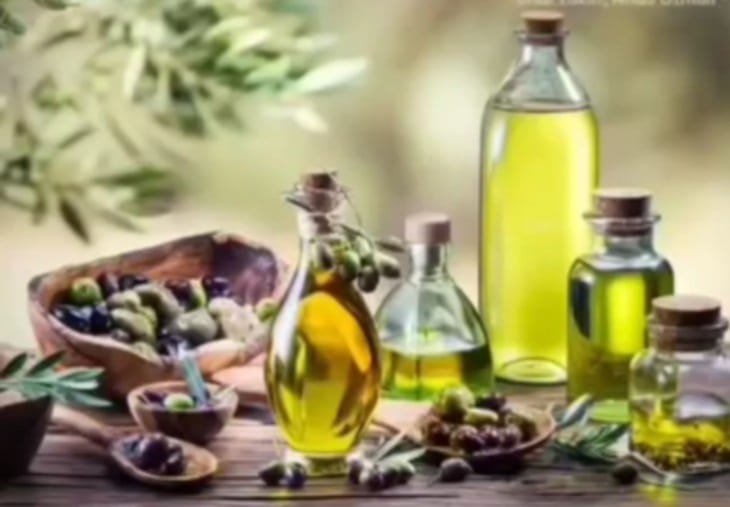 Lot saveur comprenant : une huile d'olive extra vierge m, biologique. D'ITALIE 500 ml  - lot d'épices de SICILE : Marjolaine 30 gr - origan 80 gr - thym 80 gr - préparation mixte pour pâtes et sauces 70 gr - piment mixé pour 80 gr.